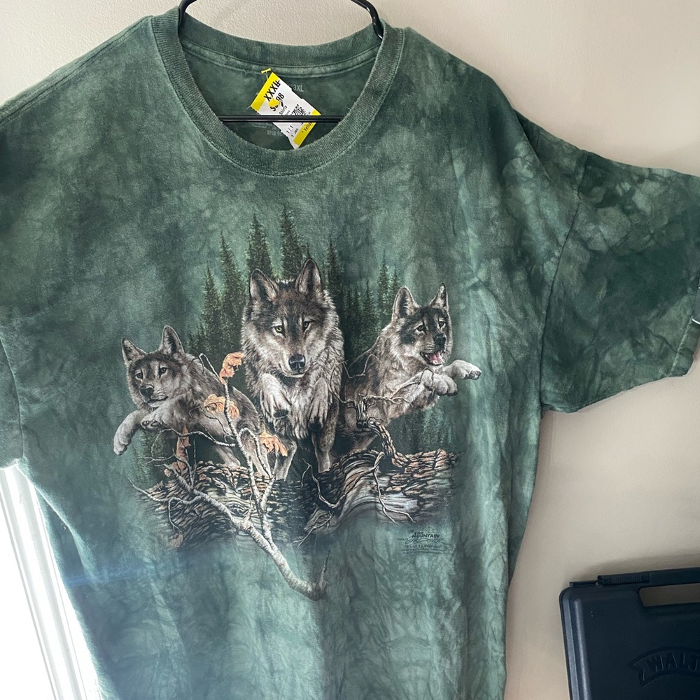 2012 the mountain wolf tee